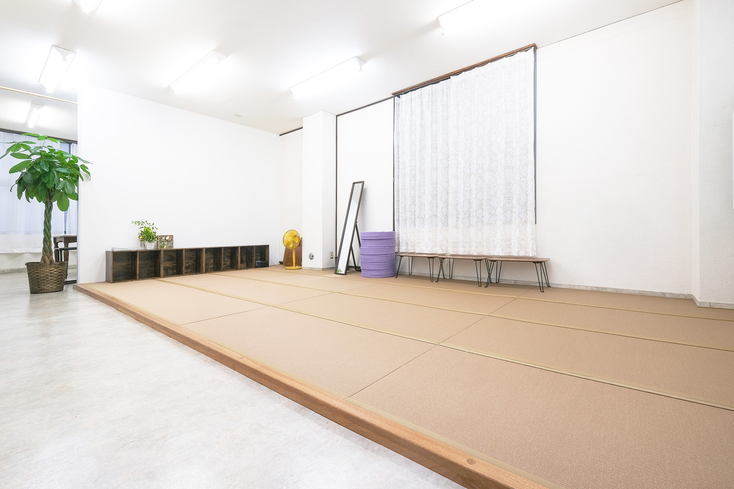 仙台市　畳の部屋　スクリーン　換気可　レンタルスペースキタヨンハ五ニ　タタミルームのイメージ画像